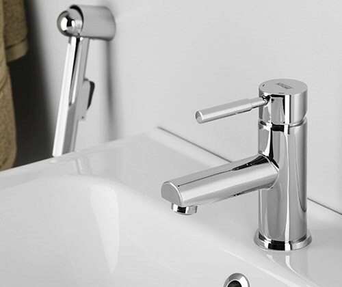 Смеситель для умывальника с гигиенической лейкой WasserKRAFT Main 4108